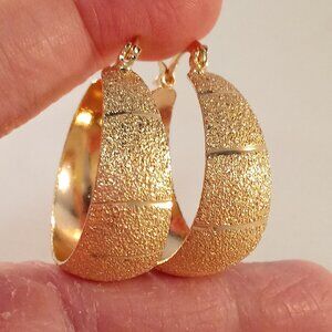 18K Yellow Gold Filled Etched Carved Frosted Tapered Hoop Earrings Gorgeous Gift
